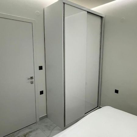 Luxury Apartment Next To Agias Sofias Thessaloniki Exterior photo