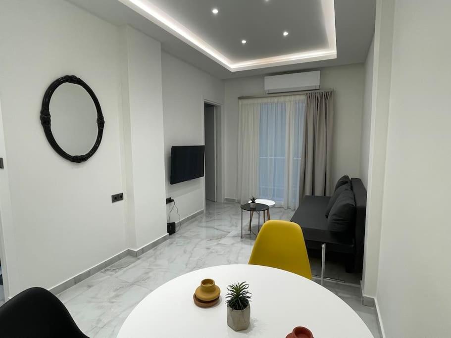 Luxury Apartment Next To Agias Sofias Thessaloniki Exterior photo