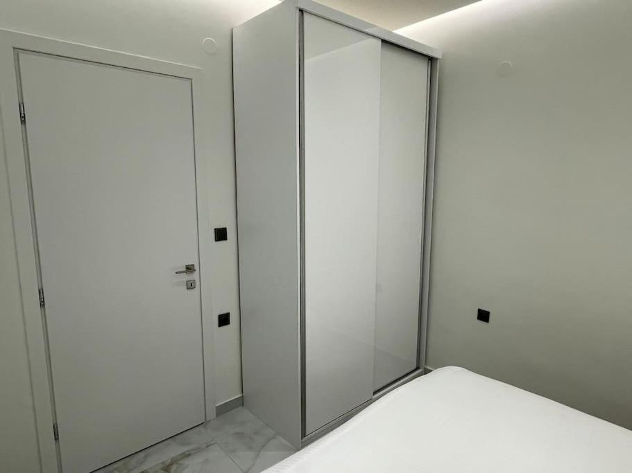 Luxury Apartment Next To Agias Sofias Thessaloniki Exterior photo